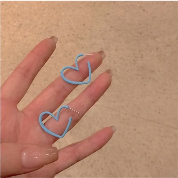 [NEW] LARGE LIGHT BLUE HEART HOOP EARRINGS - Picture 4 of 4